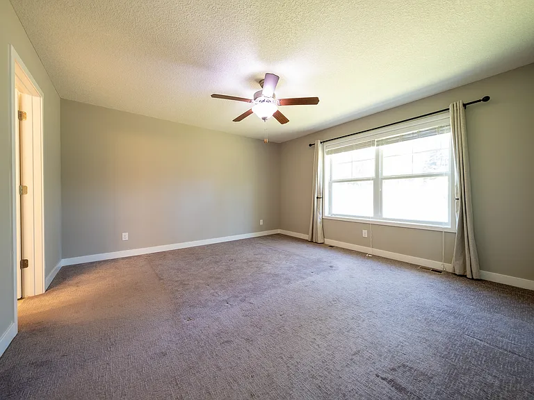 5874 Royalton Rd NE — Photo 22