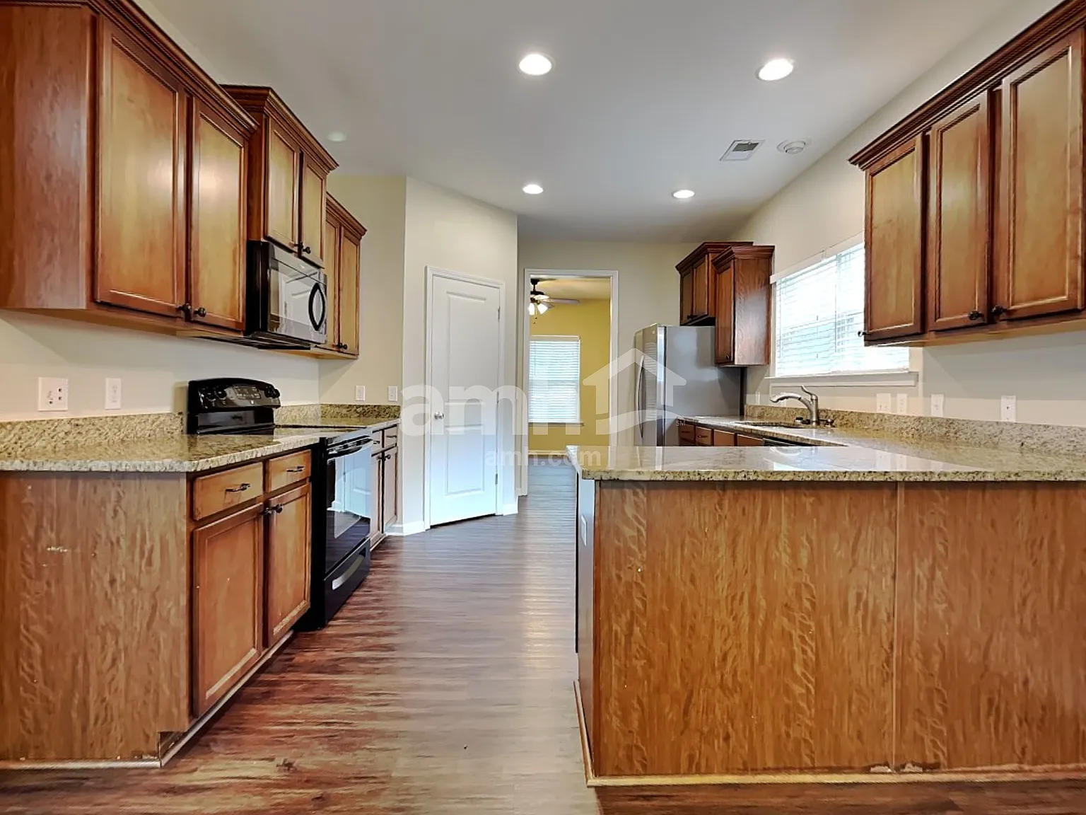5 bed, 3.5 bath, 3265 sqft, $3,000 — Photo 3