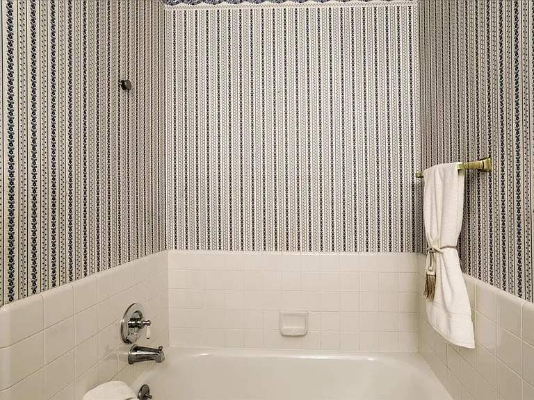 202 Belden Dr — Photo 23