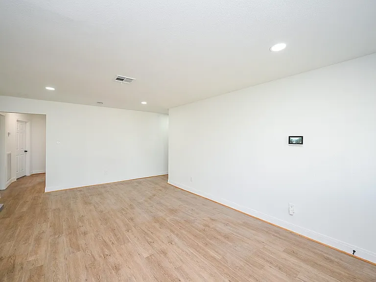 4710 Hershe St — Photo 6