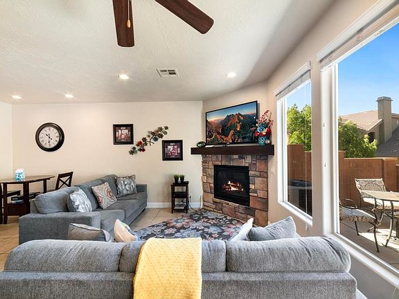 3rd image of 4184 E Torrey Pines Dr