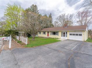 11 Clark Ln, Gales Ferry, CT 06335