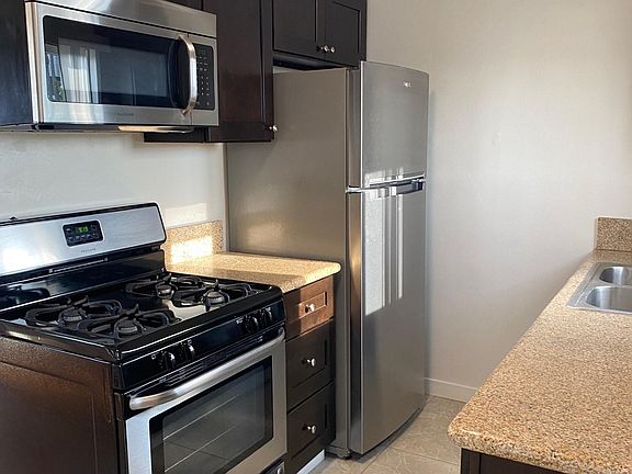 3rd image of 822 S Pacific St #B