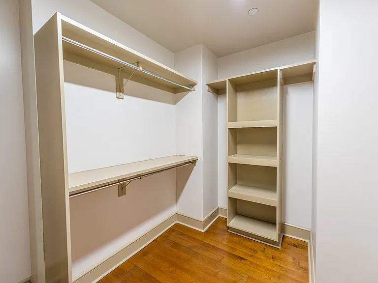 Wilshire Victoria Westwood Apartments — Photo 48