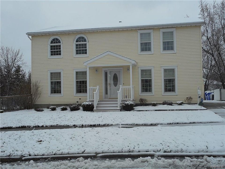 1st image of 30 Marilyn Dr