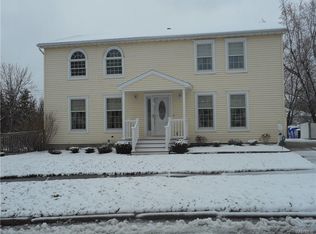 30 Marilyn Dr, West Seneca, NY 14224