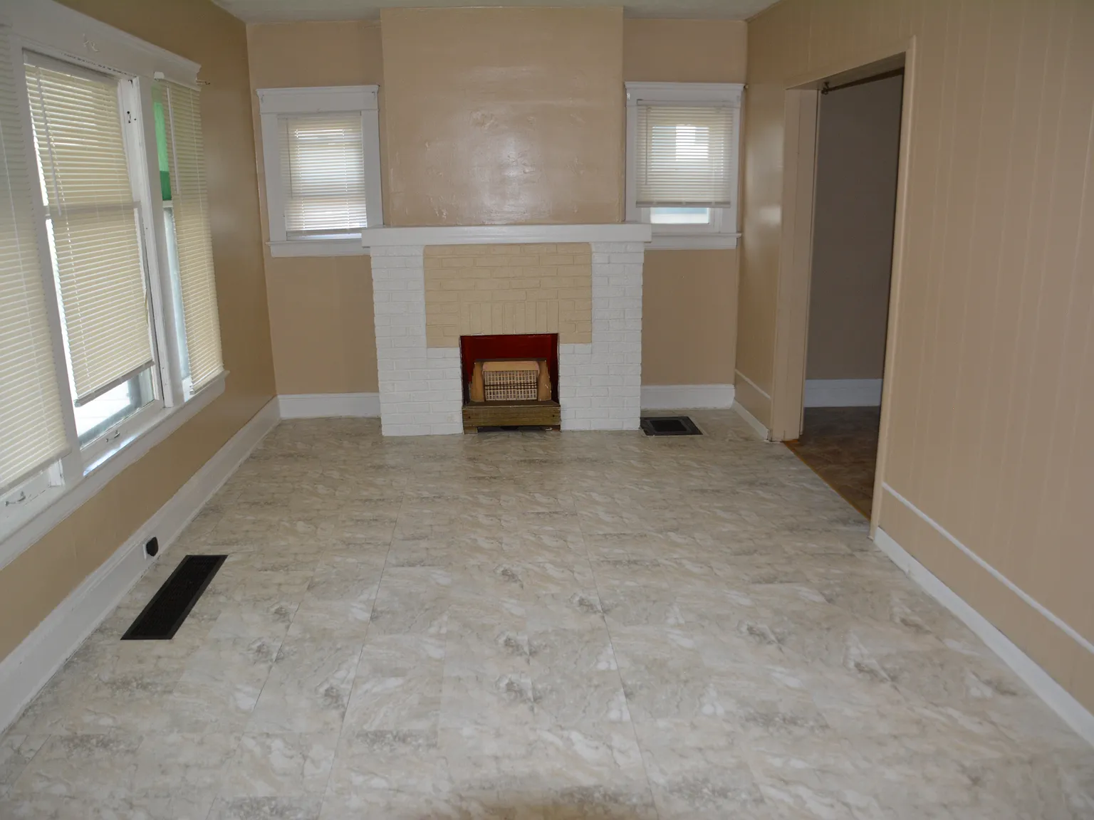 3 bed, 2214 sqft, $925 — Photo 3