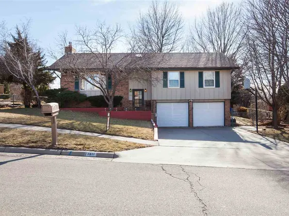 1311 Pearl Dr, Junction City, KS 66441