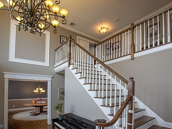4th image of 75 Westgate Dr