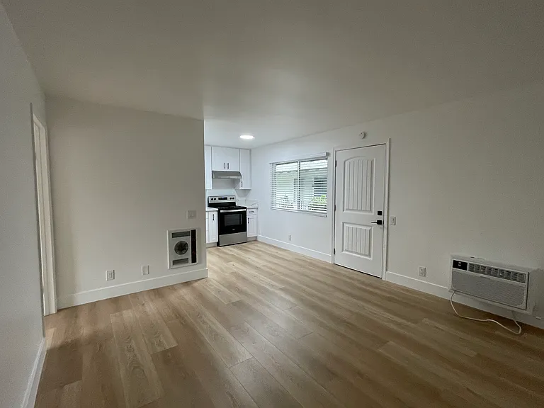 1221 E Beechwood St #2B — Photo 8