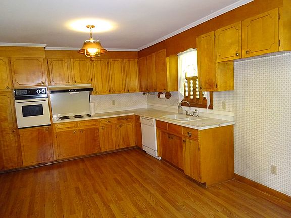 3rd image of 946 Sunset Dr