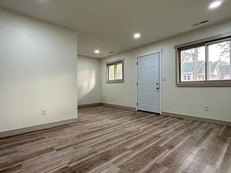 326 W Kenwood Dr #10 — Photo 5