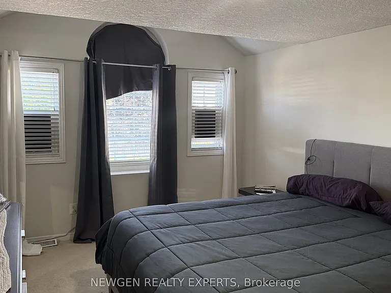 11 Berry Moss St — Photo 17
