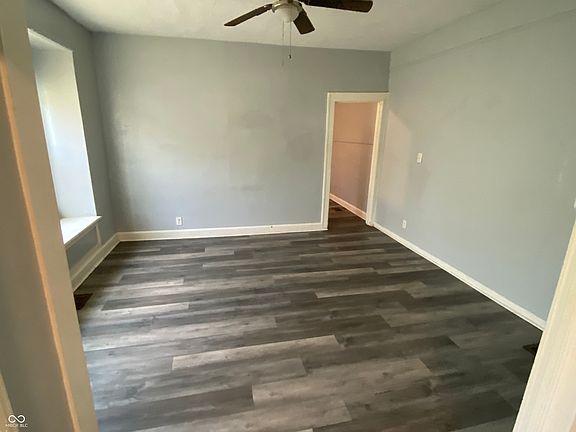 4th image of 15 N Riley Ave