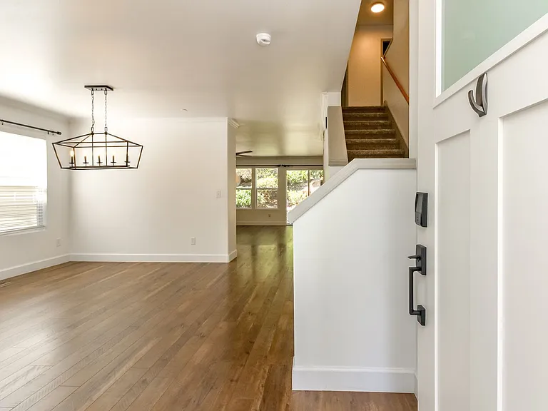 1661 Jensen Ave — Photo 7