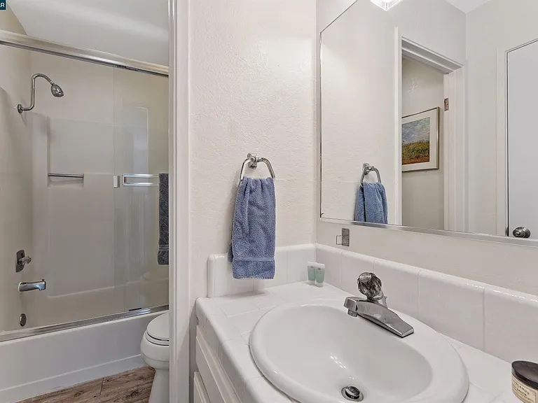 402 Watson St #5 — Photo 3