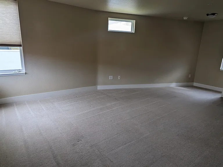 Primary Bedroom w/ Walk-in Closet