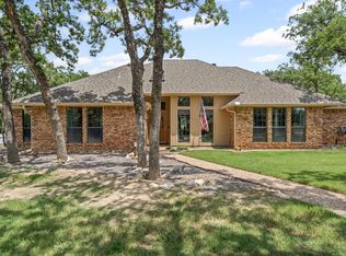 708 Shady Creek Dr, Kennedale, TX 76060