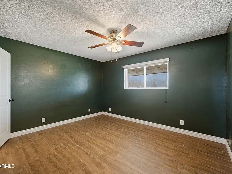 1506 W 2nd St — Photo 12