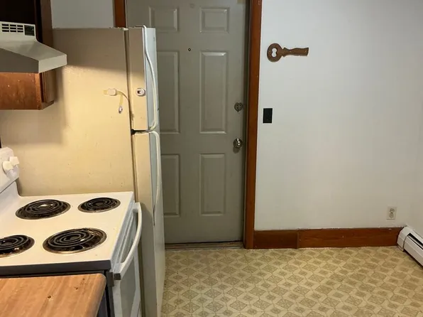 204 Mt Vernon Avenue, 204 Mount Vernon Ave #3, Augusta, ME 04330