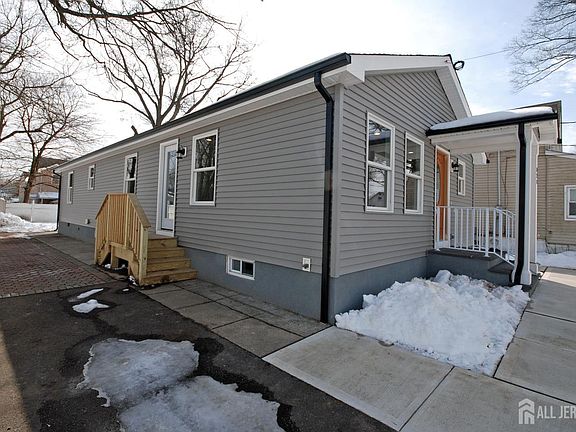 2nd image of 824 Drake Ave