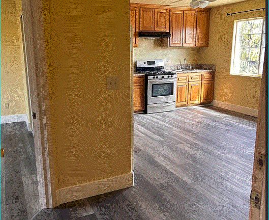 4th image of 631 W 47th St #A