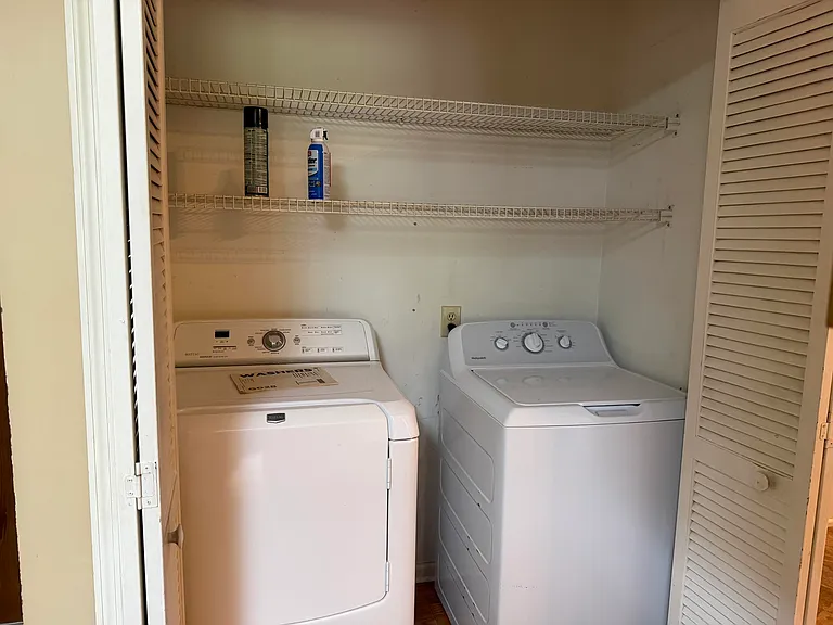 210 Suffolk Dr — Photo 10