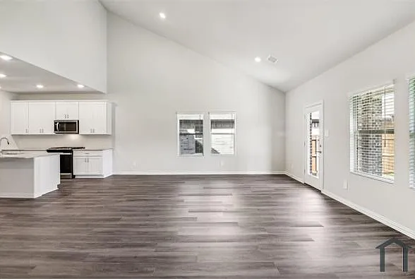 701 Easthill Dr — Photo 27