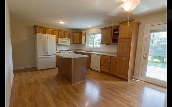 3rd image of 11824 Brookmont Dr