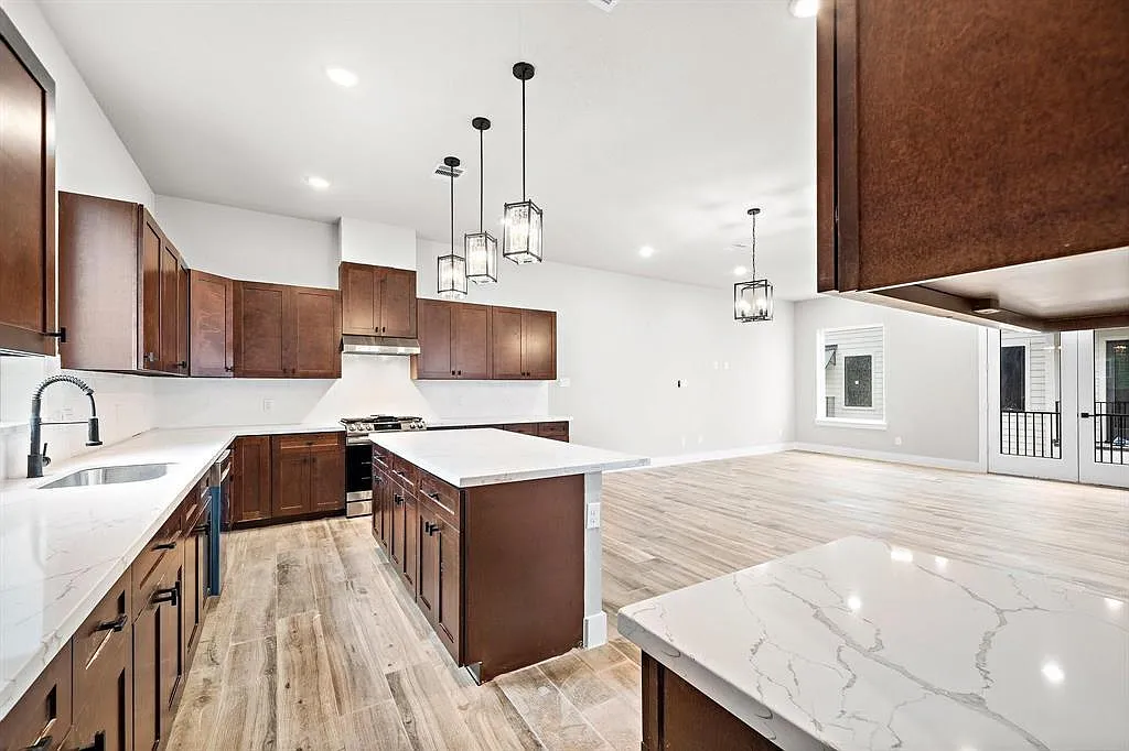 3 bed, 3.5 bath, 2312 sqft, $3,450 — Photo 4