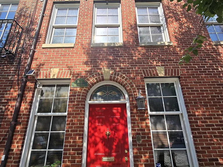 704 S Bond St — Photo 33