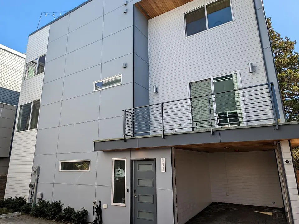 2233 NW 62nd St