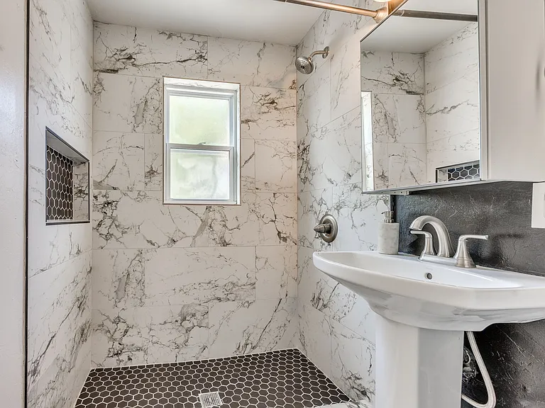 217.5 E Daws St #217.5 — Photo 13