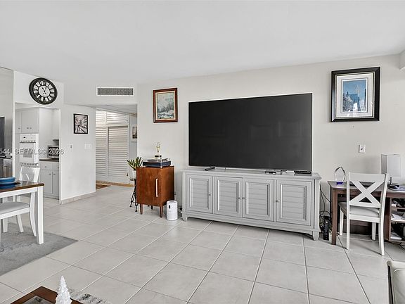 4th image of 3233 NE 34th St APT 1207