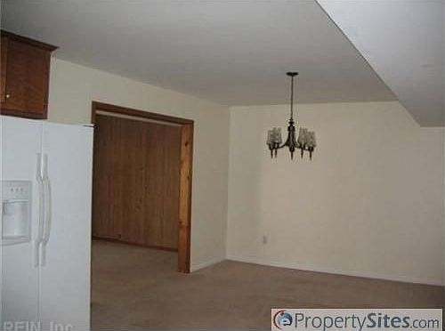 4th image of 989 Red Oak Cir
