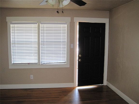3rd image of 404 Live Oak St