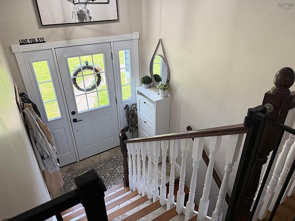 5th image of 6 Spruce Ct