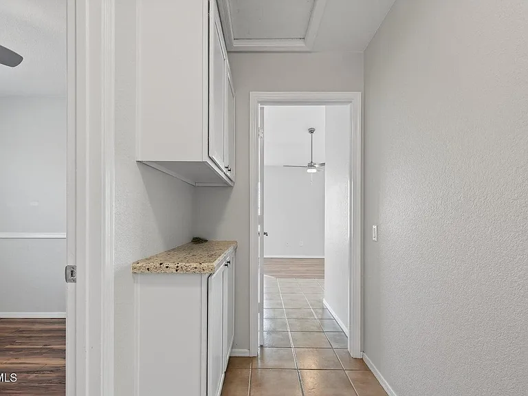 1948 E Carla Vista Dr — Photo 20