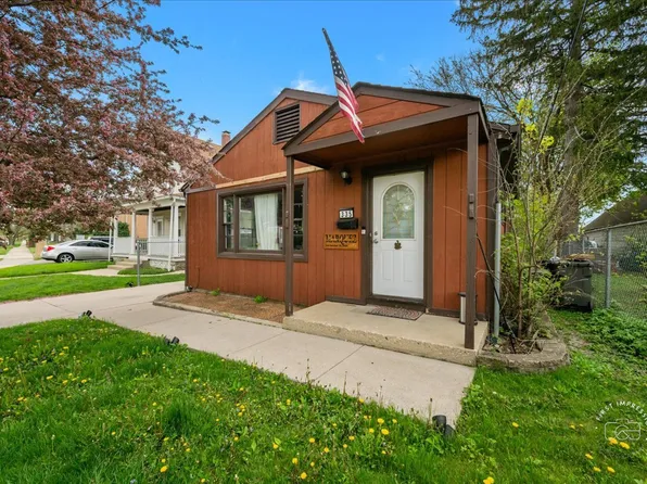 335 Silver St, Elgin, IL 60123