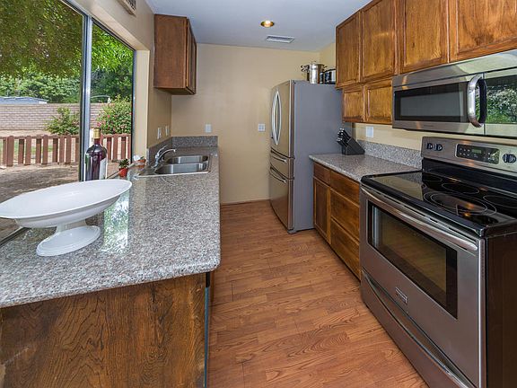 4th image of 615 Ashwood Ct