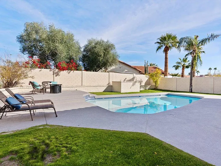 1745 N La Rosa Dr — Photo 34