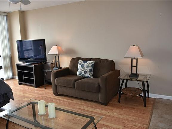 4th image of 1636 N Wells St Floor 33