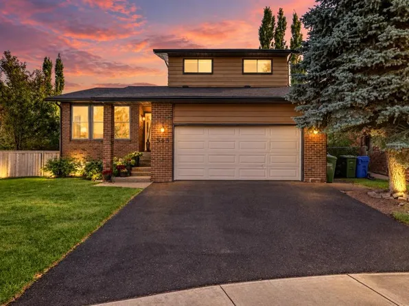 343 Berkshire Pl NW, Calgary, AB T3K 1Z9