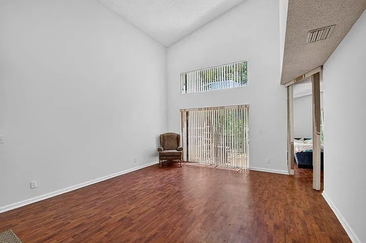 3 bed, 2009 sqft, $3,500 — Photo 4