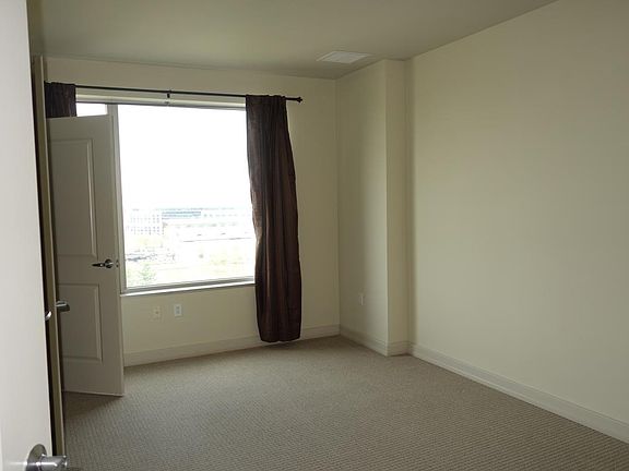 1 bedroom with california closet