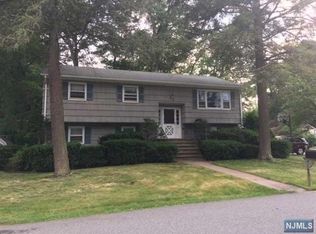 40 Greenbrook Dr, West Milford, NJ 07480
