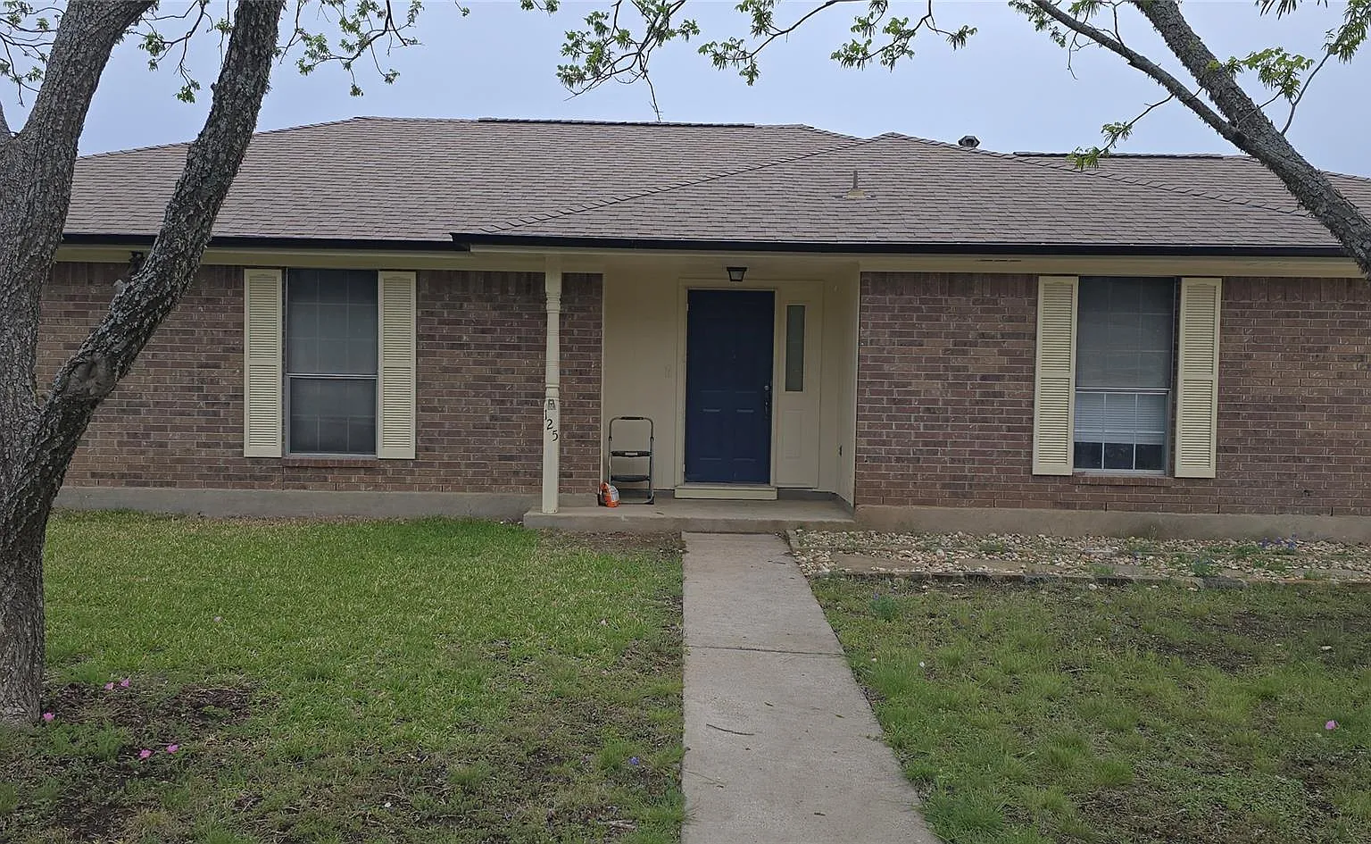 3 bed, 2.0 bath, 1590 sqft, $2,300 — Photo 1