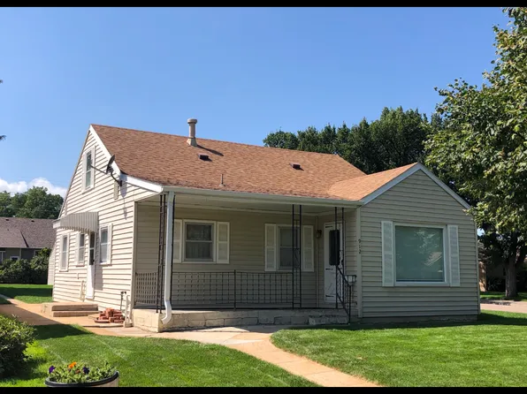 912 E 3rd St, McCook, NE 69001