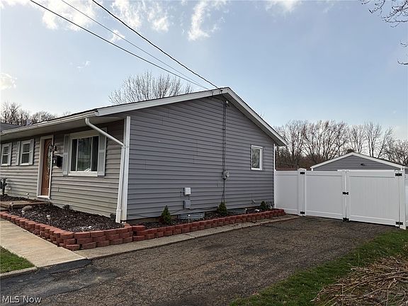 4th image of 15 Lincoln Dr