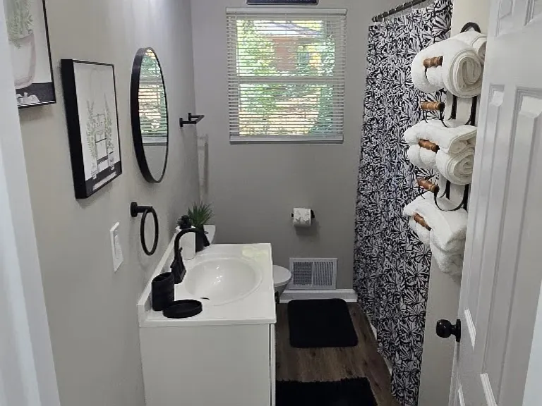 2115 Randolph Cir NW — Photo 11